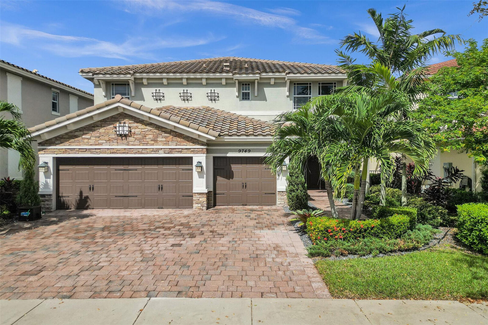 Property Photo:  9749 Blue Isle Bay  FL 33076 