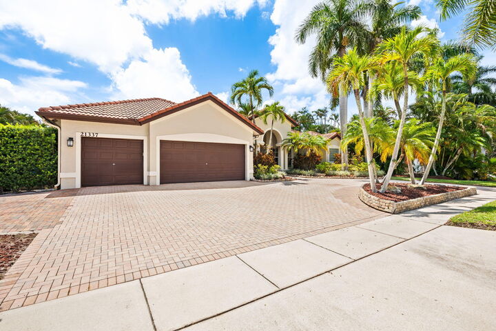 Property Photo: 21337 Rock Ridge Drive FL 33428
