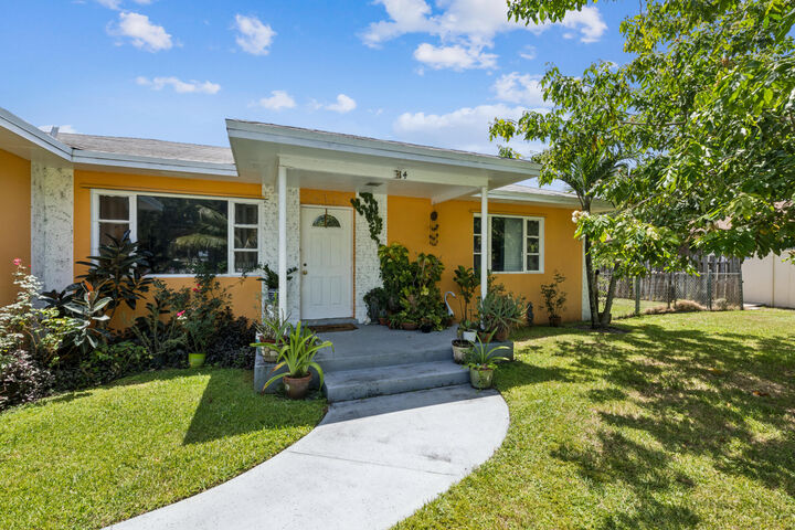 Property Photo:  414 W Branch Street  FL 33462 