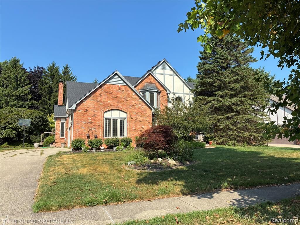 Property Photo:  6187 Country Ridge Drive  MI 48098 