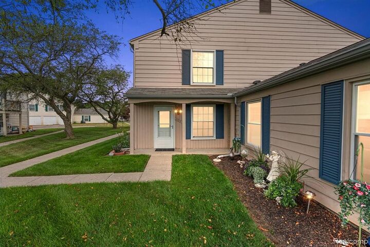 Property Photo:  2763 Fox Hollow Court  MI 48360 