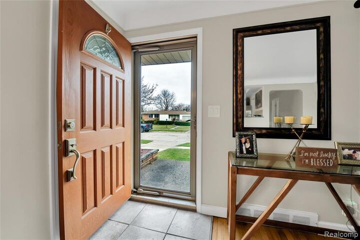 Property Photo: 10070 Buckingham Avenue MI 48101