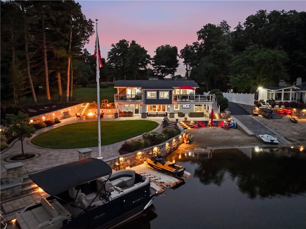 Property Photo:  16 Countryside Drive  RI 02919 