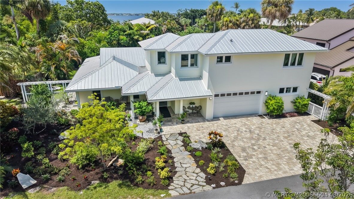 Property Photo:  1117 SE Osceola Street  FL 34996 