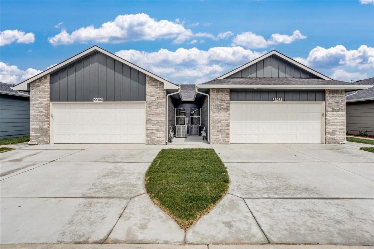 Property Photo: 5426/5428 N Briskbay Ct KS 67101