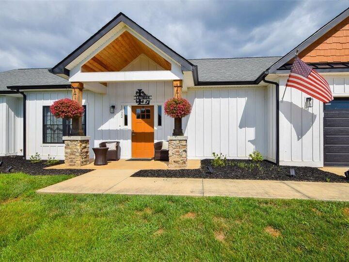 Property Photo: 1022 Westcove Rd VA 24104