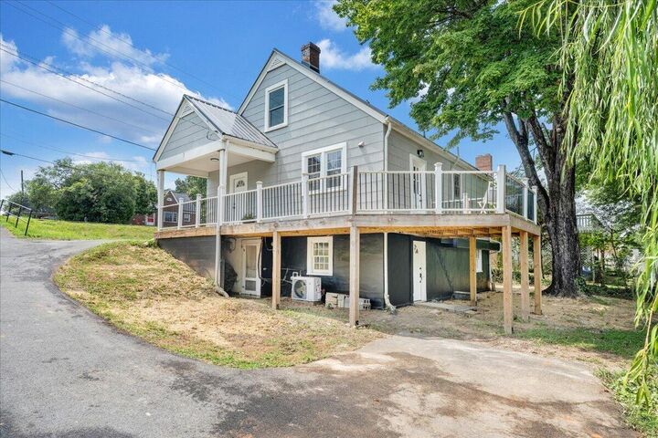 Property Photo: 207 Greyson St VA 24112
