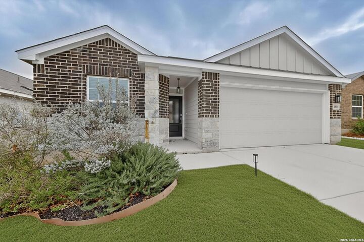 Property Photo: 6806 Bale Rdg TX 78252