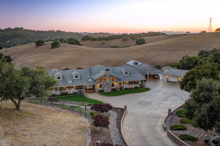 Property Photo:  2490 Nightshade Place  CA 93420 