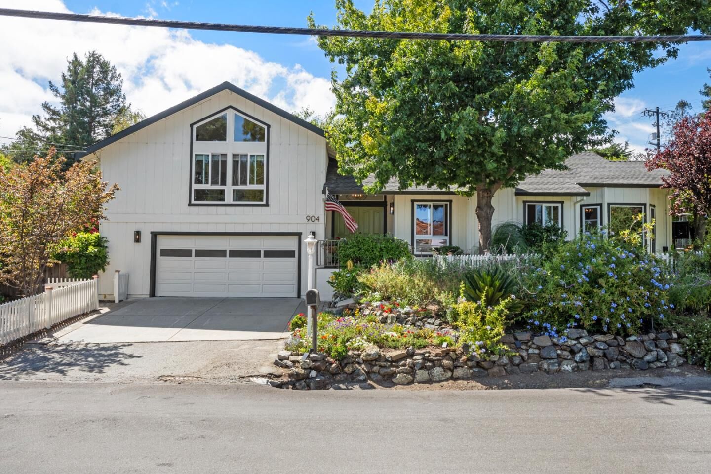 Property Photo:  904 Lakeview Way  CA 94062 