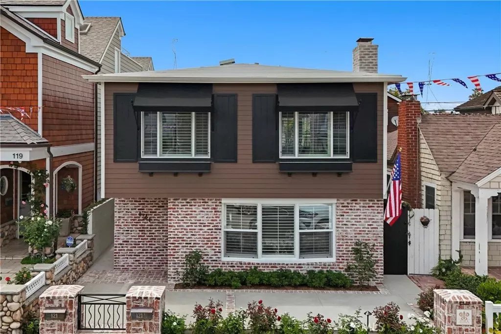 Property Photo: 121 Topaz Ave CA 92662