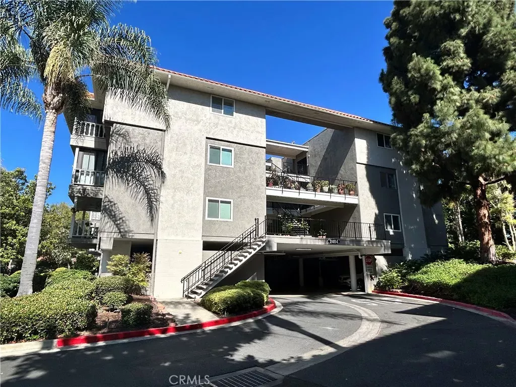 Property Photo:  2404 Via Mariposa West 3H  CA 92637 