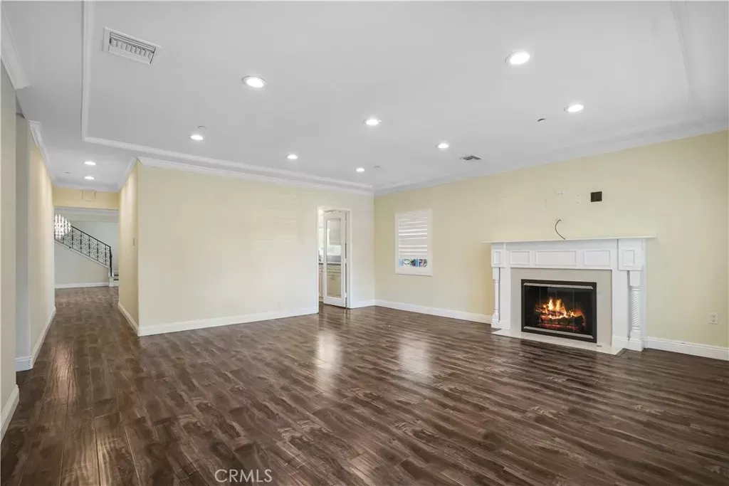 Property Photo: 1025 E San Jose Ave CA 91501