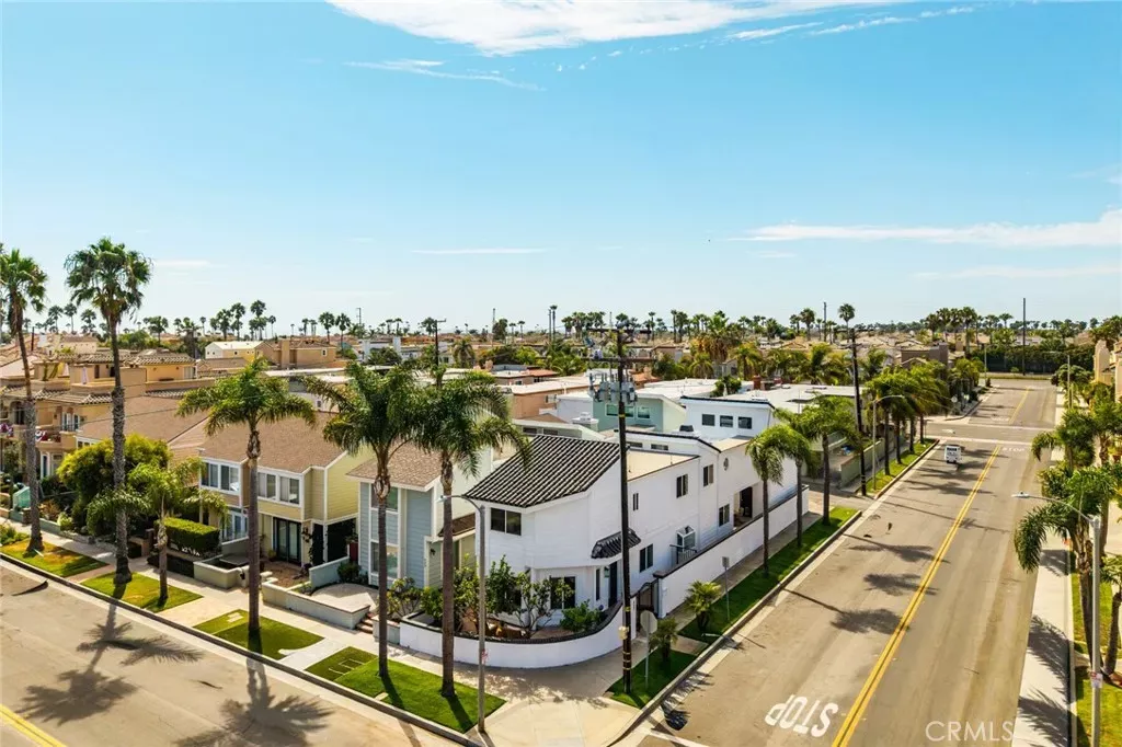 Property Photo:  427 21st Street  CA 92648 