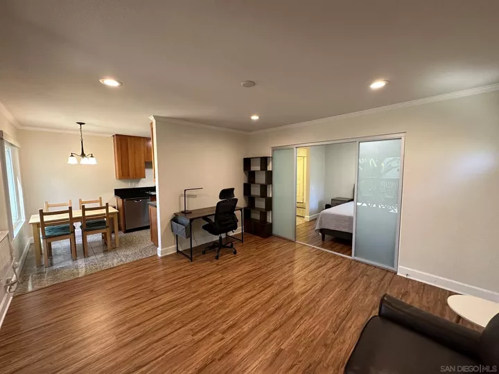 Property Photo:  8521 Villa La Jolla  CA 92037 