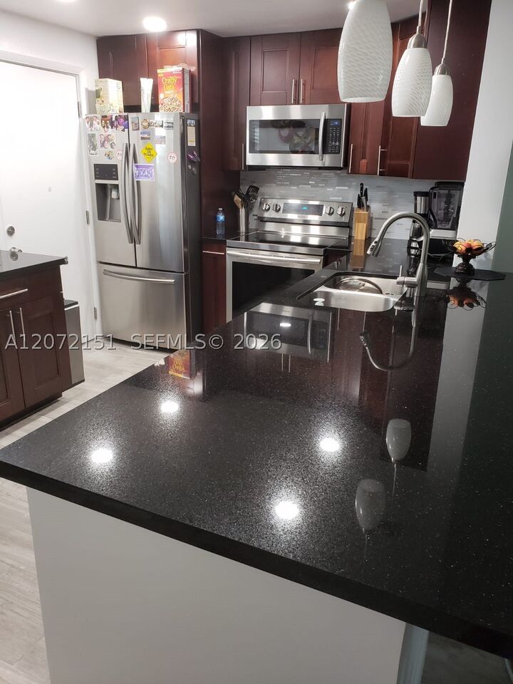 Property Photo:  900 NE 12th Ave 302  FL 33009 