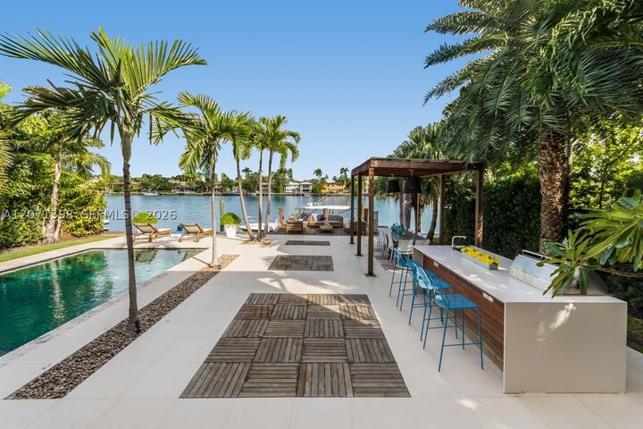 Property Photo: 455 E Dilido Dr FL 33139
