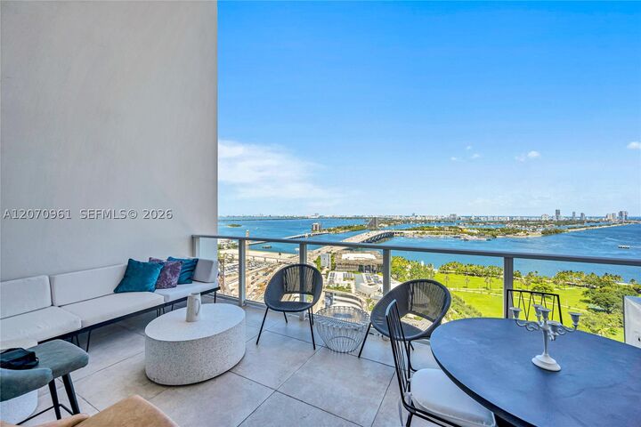 Property Photo:  1040 Biscayne Blvd 2603  FL 33132 