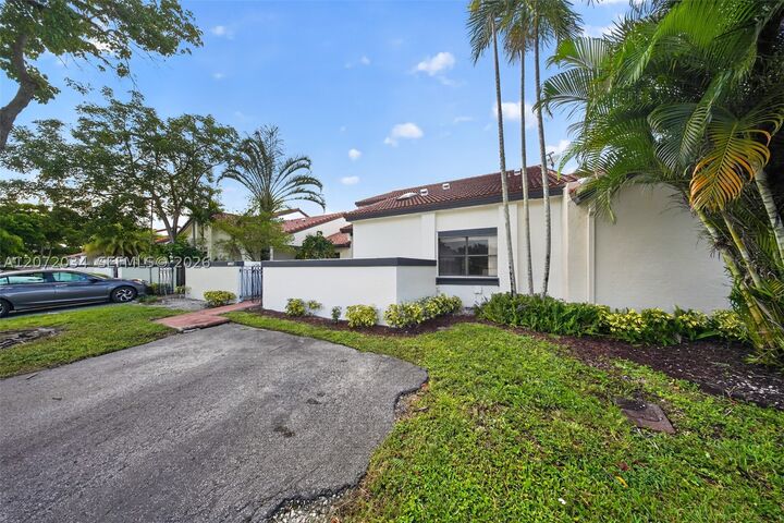 Property Photo: 6637 NW 181st Ln FL 33015