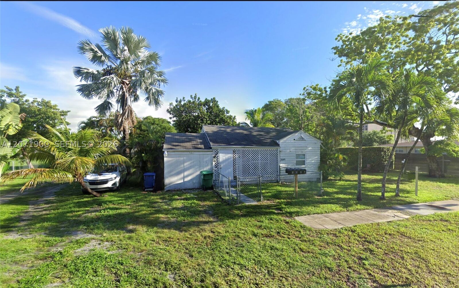 Property Photo:  2549 NE 190th St  FL 33180 