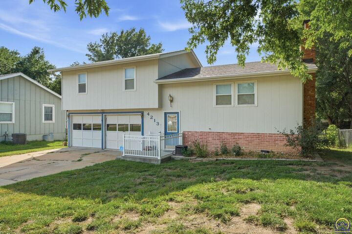 Property Photo:  4213 SE Virginia Ct  KS 66605 