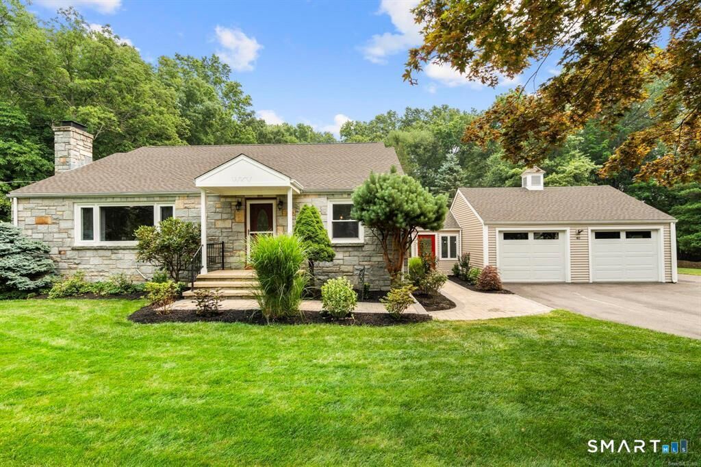 Property Photo:  40 Rolling Ridge Road  CT 06477 