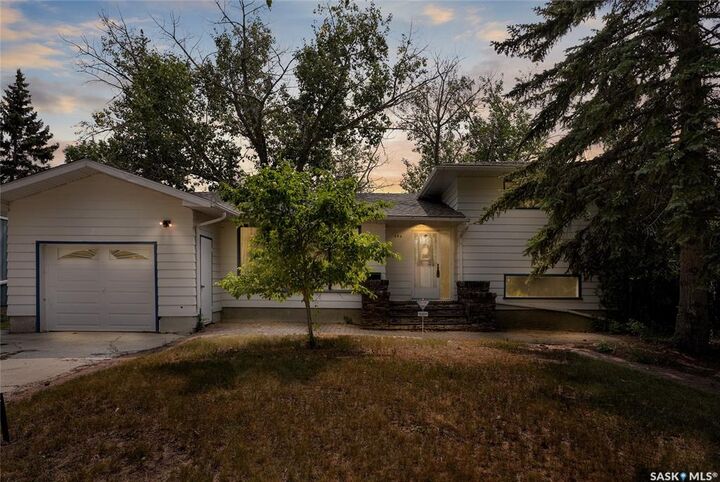 Property Photo: 345 Durham Drive SK S4S 4Z6