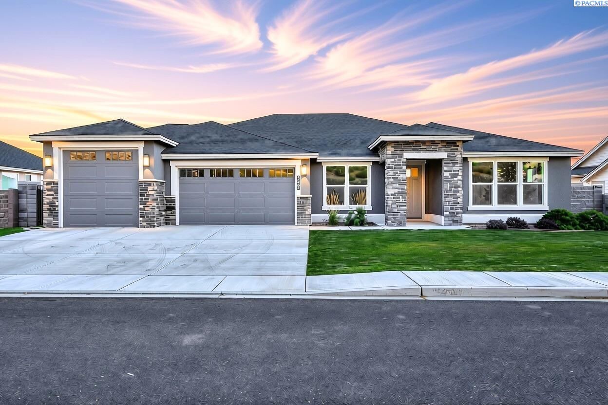 Property Photo:  1225 Jurupa St  WA 99352 
