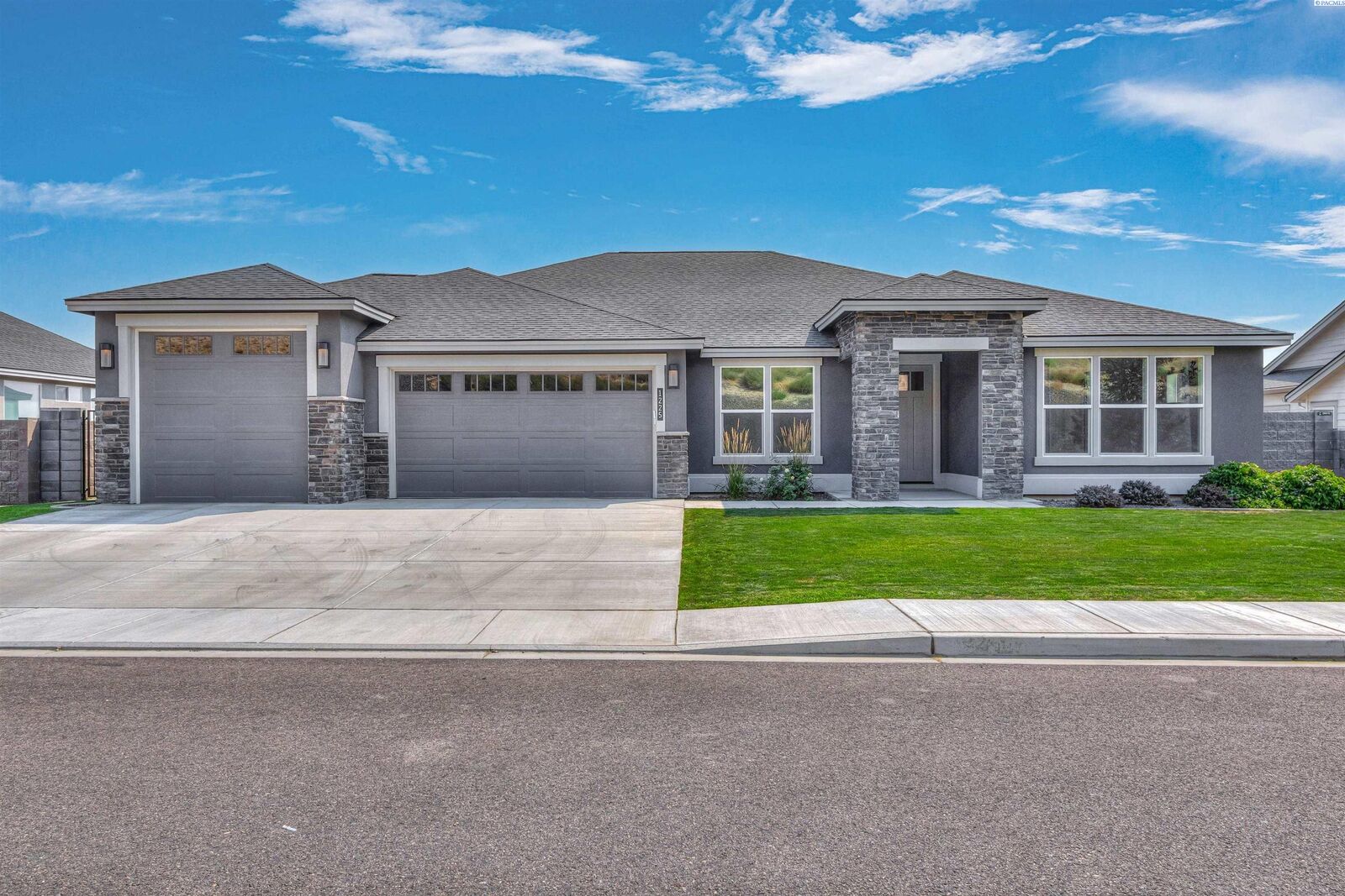 Property Photo: 1225 Jurupa St WA 99352