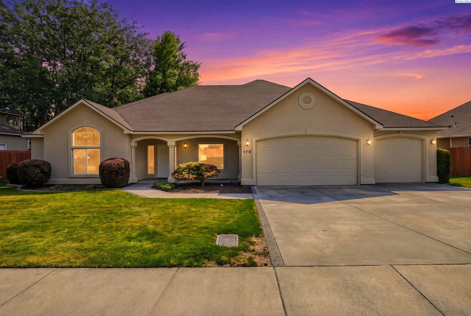 Property Photo:  173 Mattis Dr  WA 99352-7500 