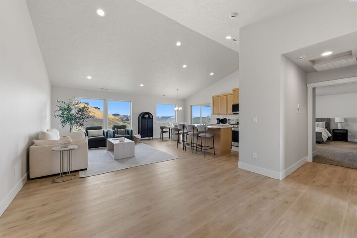 Property Photo: 2903 S Osborne St WA 99338