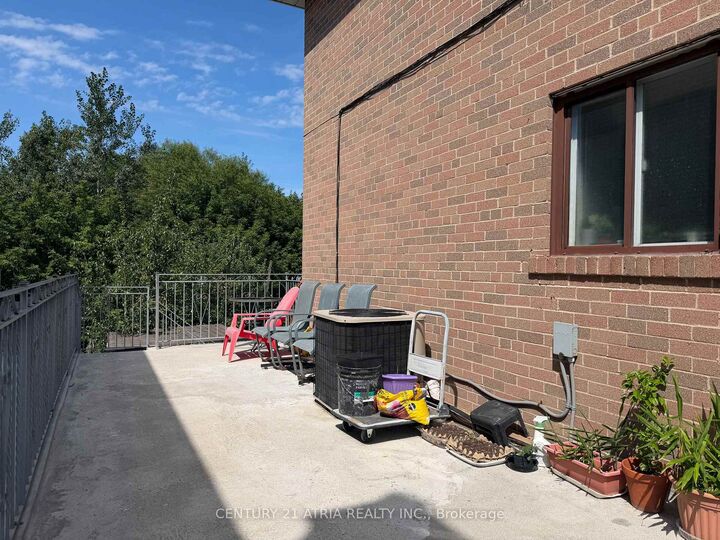Property Photo:  65 Newlin Crescent Lower  ON M3L 1X5 