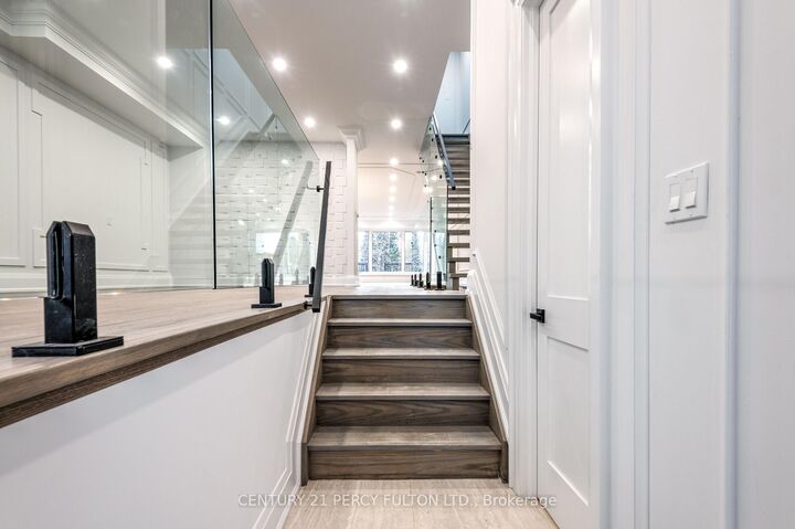 Photo de la propriété: 195 Danforth Road ON M1L 3X1