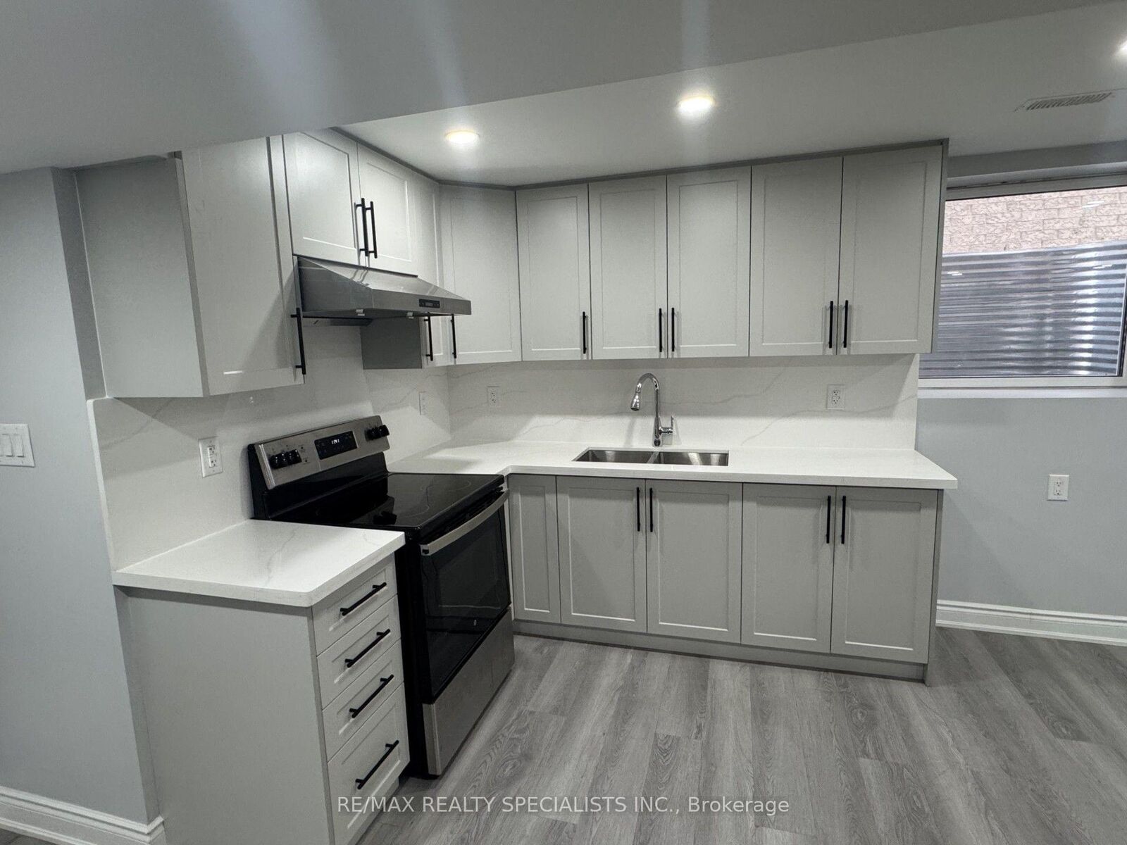 Property Photo:  33 Bluffwood(Basement) Crescent  ON L6P 2P3 