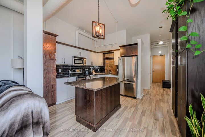 Property Photo: 410 King Street W 609 ON N2G 1C3