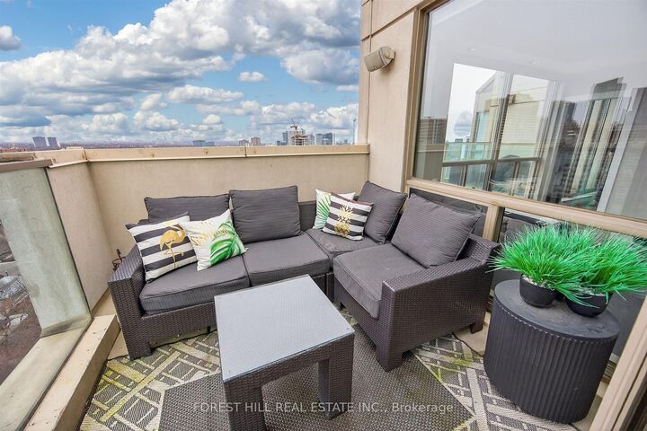 Property Photo: 298 Jarvis Street Ph 3 ON M5B 2M4