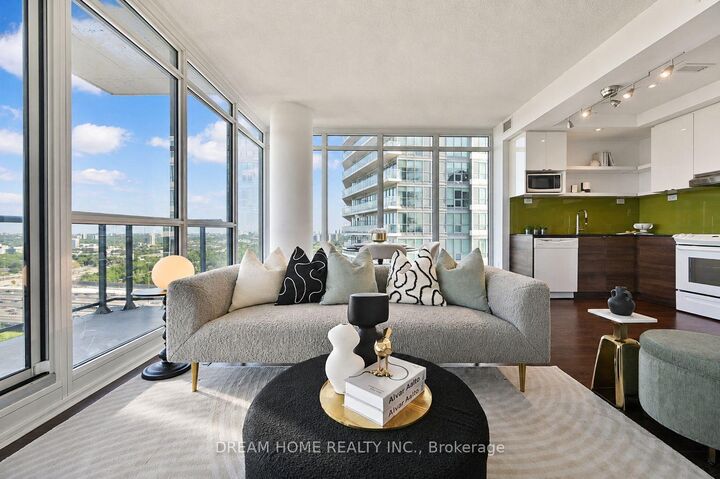 Property Photo: 121 McMahon Drive 2608 ON M2K 0C1