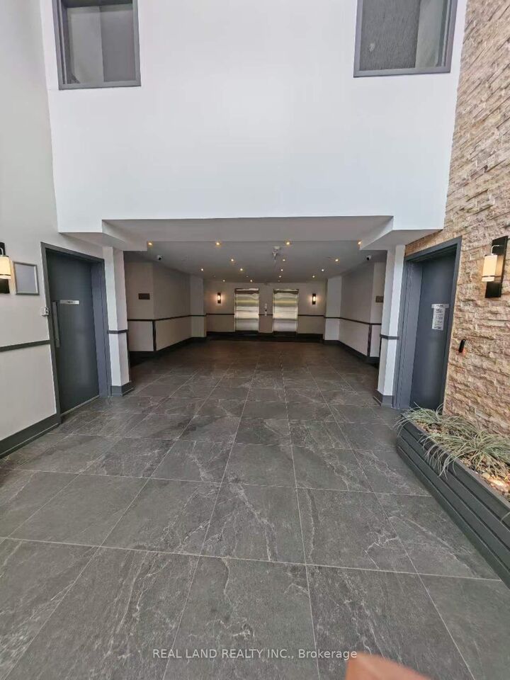 Property Photo:  570 Lolita Gardens 127  ON L5A 0A1 