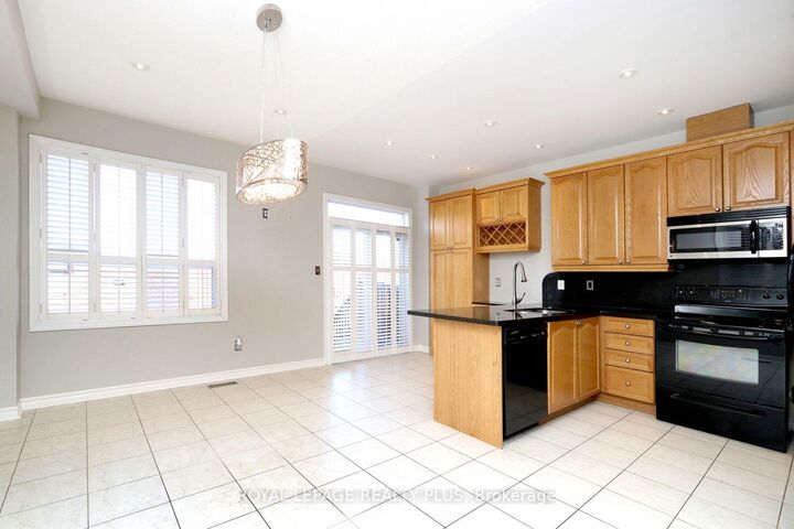 Property Photo: 3656 Twinmaple Drive ON L4Y 3R1