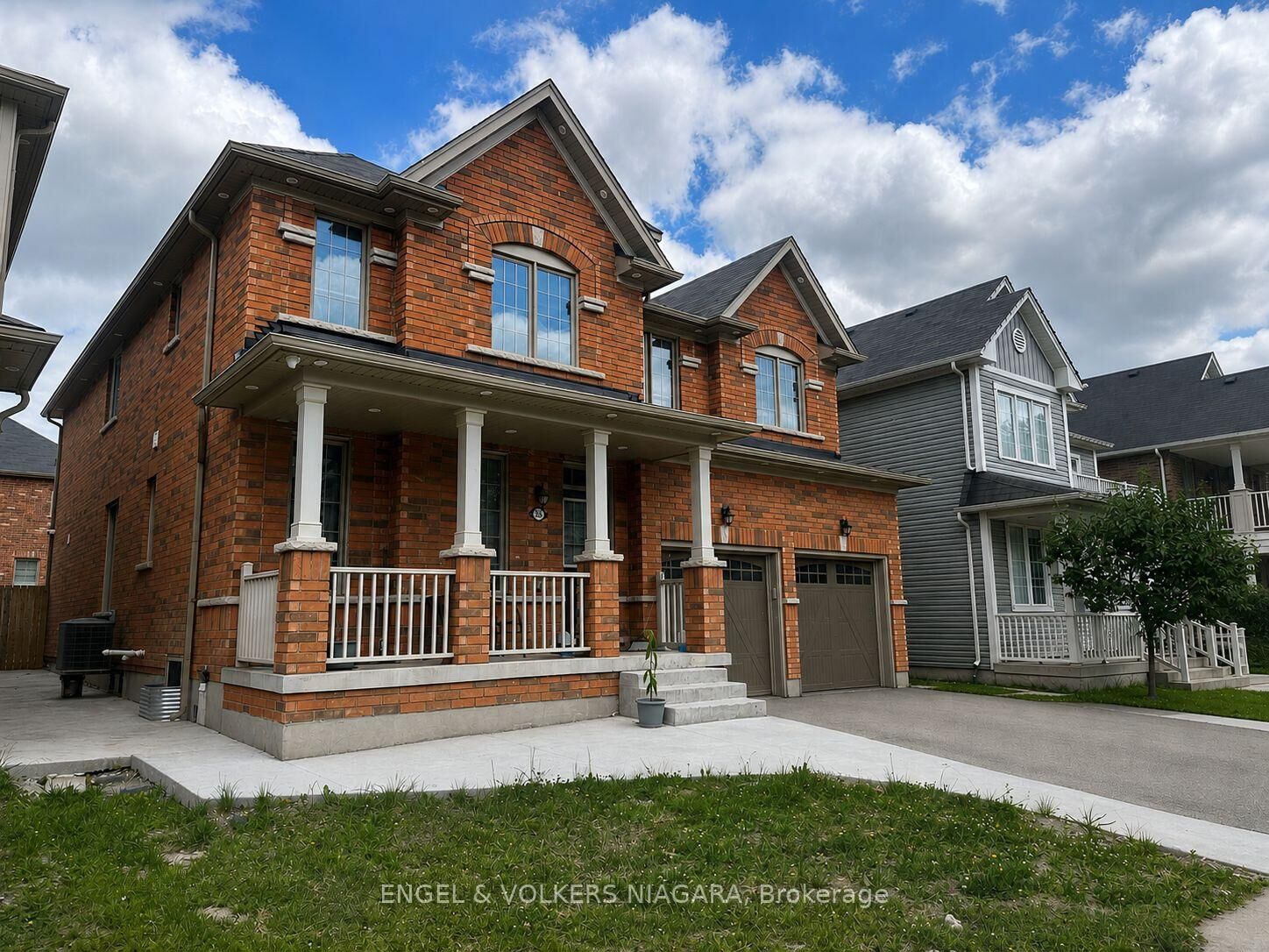 Property Photo:  8576 Sweet Chestnut Drive  ON L2H 0N1 