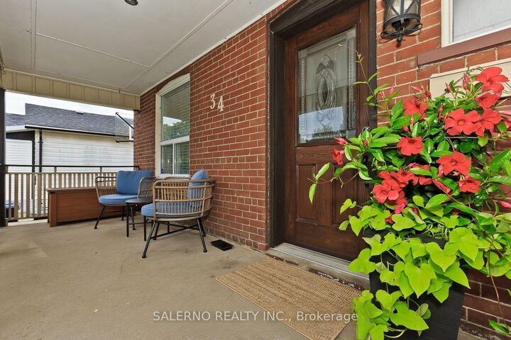 Property Photo: 34 Fairfield Avenue ON M8W 1R7