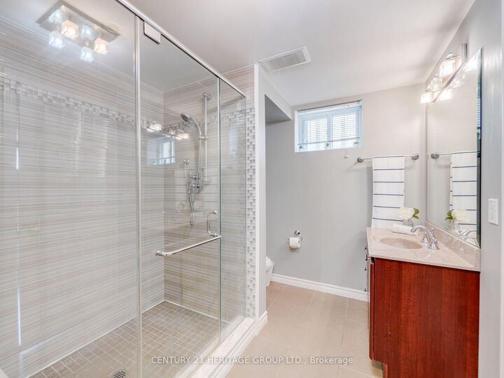 Property Photo:  97 Allingham Gardens Room B  ON M3H 1X9 