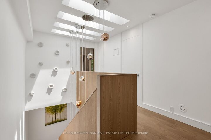 Property Photo: 124 Lyndhurst Avenue ON M5R 2Z9