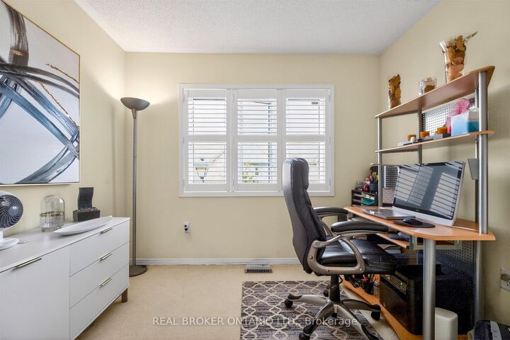 Property Photo: 86 Joymar Drive 102 ON L5M 7Z6