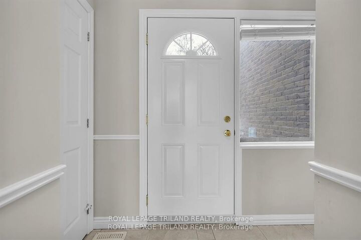 Photo de la propriété:  624 Wonderland Road S  ON N6H 4Y8 
