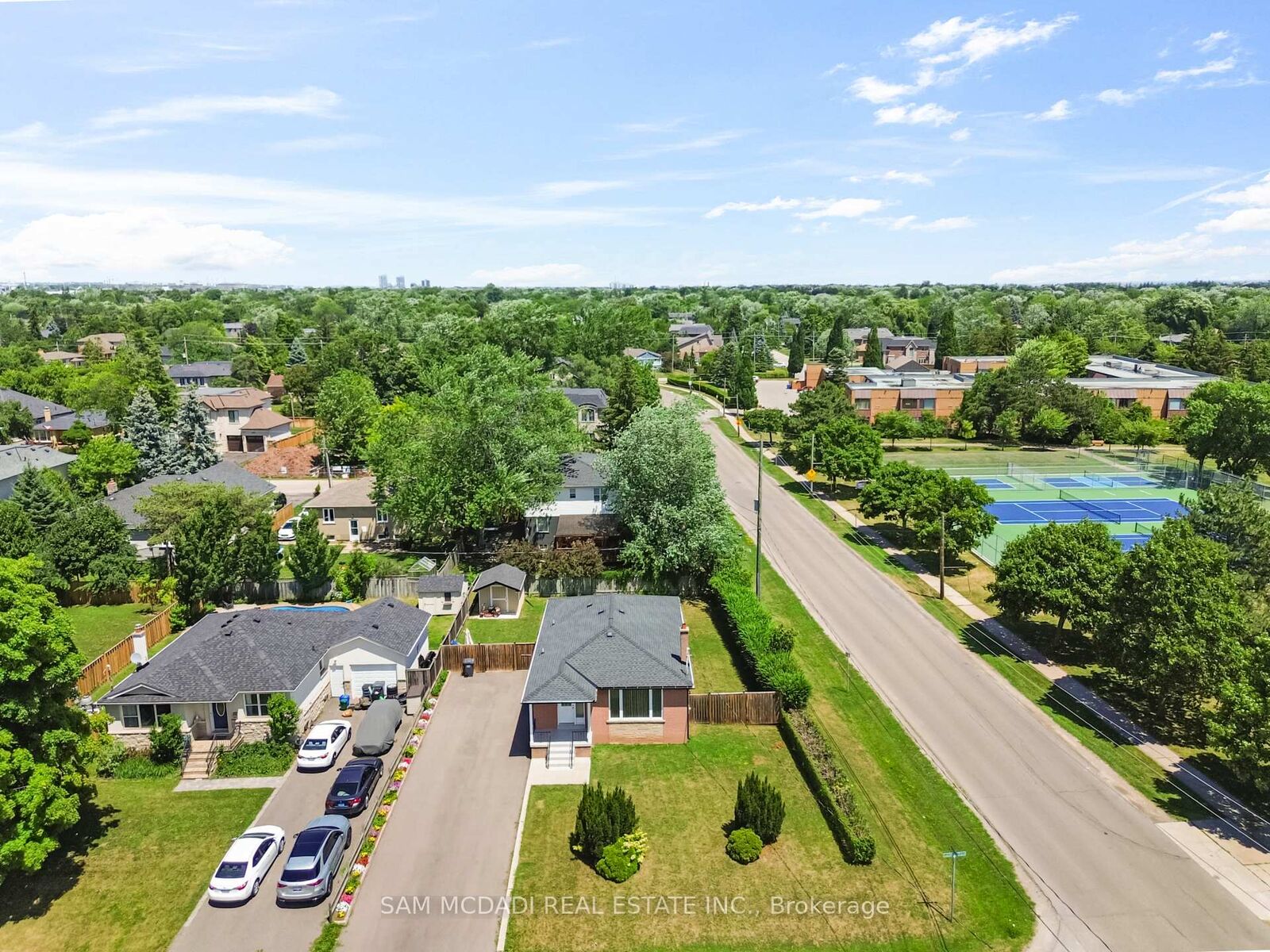 Property Photo:  544 Sandmere Place Upper  ON L6L 4G4 