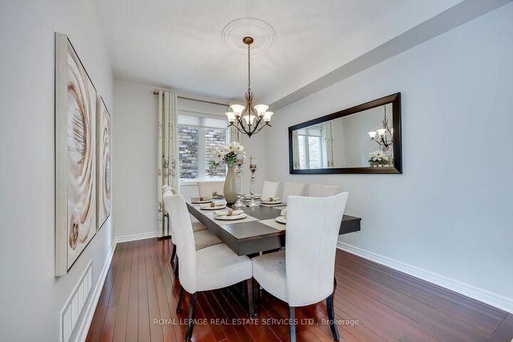 Property Photo: 2249 Glazebrook Circle ON L6M 5B5