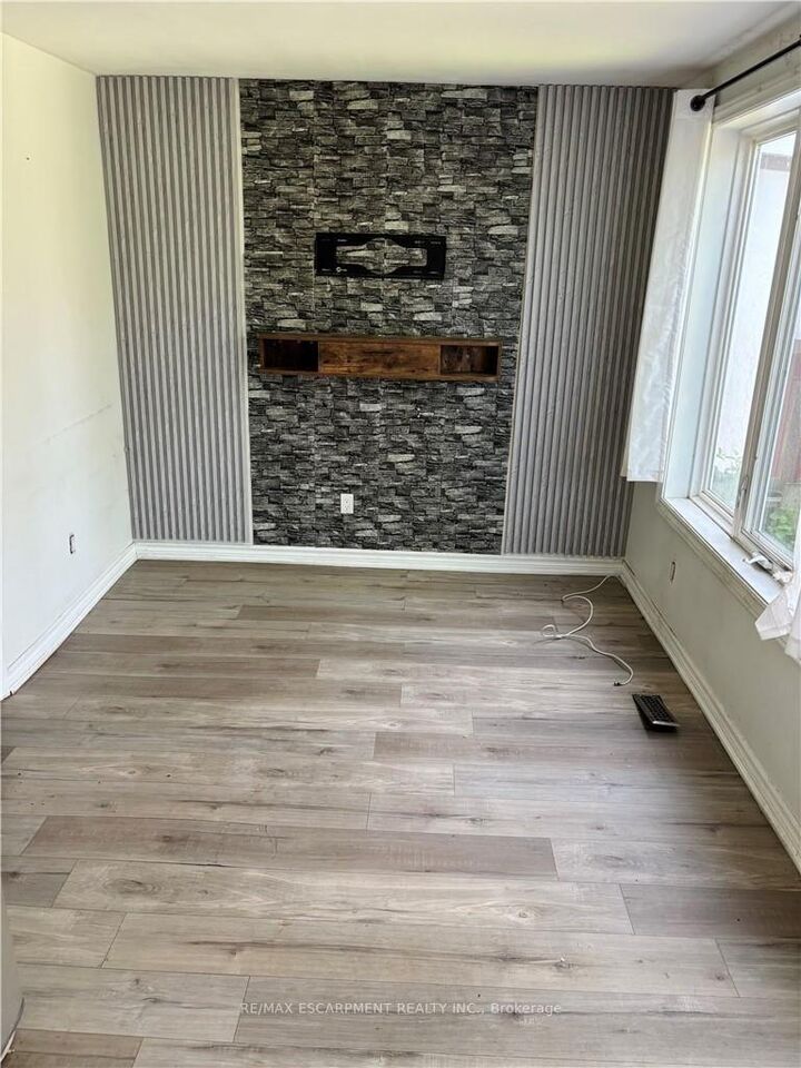Property Photo: 218 East 8th Street ON L9A 3L8