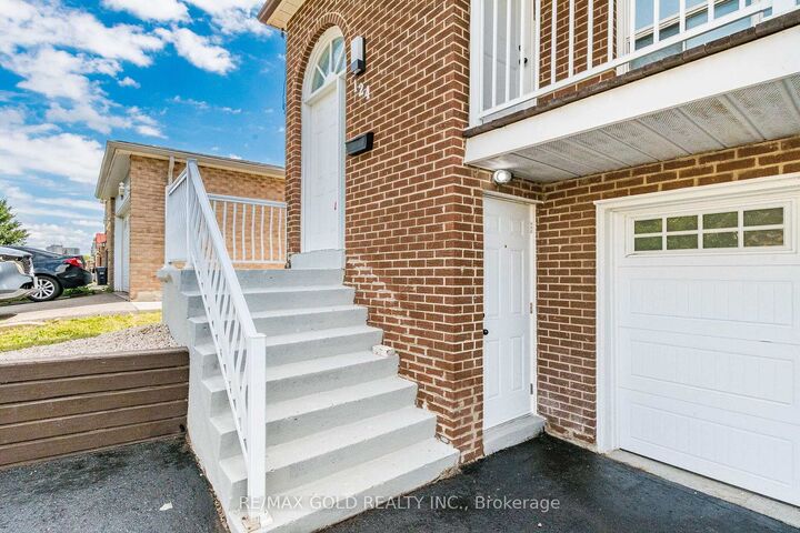 Property Photo: 124 Banting Crescent ON L6Y 2L9