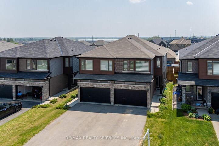 Property Photo:  7 Baker Lane  ON N3L 0K3 